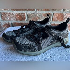 Chacos Black and Gray Outdoor Shoes - size 9.5 (flawed)